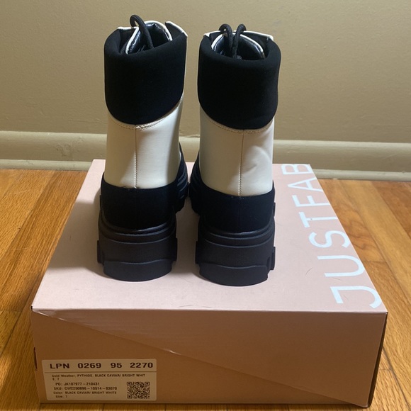 NEW IN BOX JustFab Pythios Black Caviar/Bright White Cold Weather boots - Size 7 - Picture 7 of 9